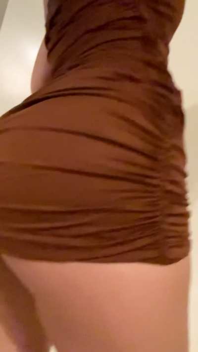 Imagine you‘d grab under this dress and there‘d be no panties😋