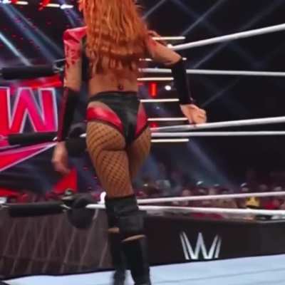 1 full minute of Becky Two Cheeks from tonight’s Raw