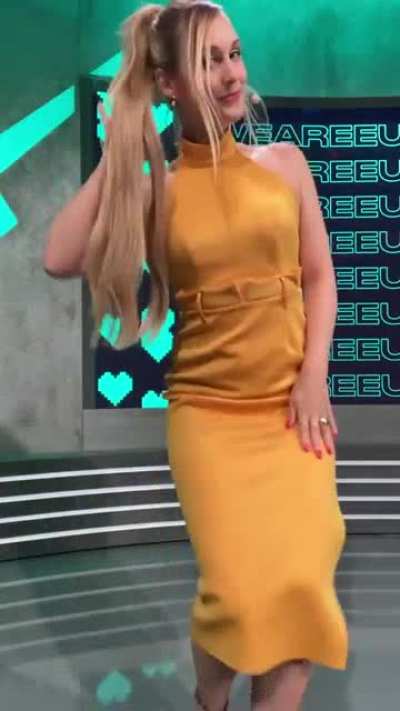 Sjokz in orange dress 🍊.