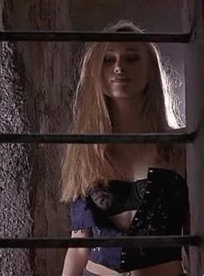 Keira Knightley showing her tits😍