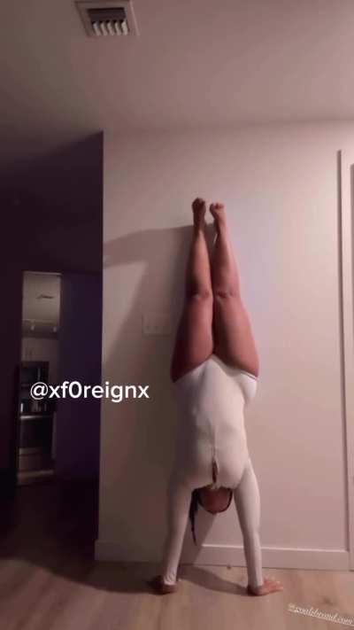 Thick girl doing a Handstand against the wall 😈