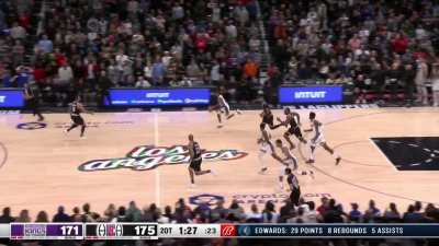 [Highlight] Monk is unconscious as buries his 6th triple for 45 points
