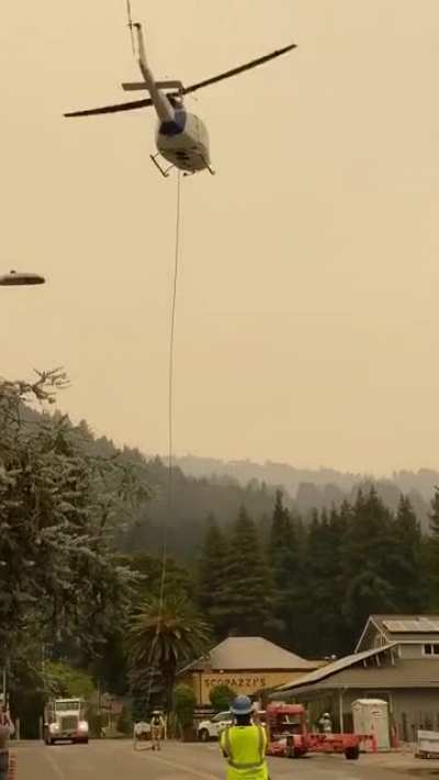 Landing helicopter on a trailer bed