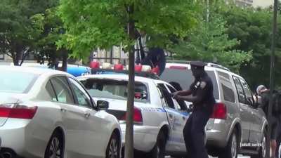 Heartwarming video of NYPD cop responding to a protester the right way