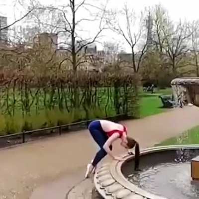 HMC while I try to be Ariel from the Little Mermaid
