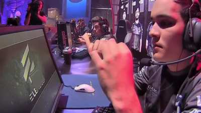 Remember when Taco had a fidget spinner (before they were popular) at Eleague Atlanta? And Anders and Semmler were very intrigued by it.