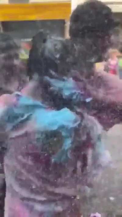 Japanese girl gets physically harassed, by local guys during Holi celebrations in India. Padhai likhaae ki umar m ye sb kiya jaarha h