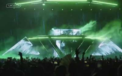 Video of Metro playing FSMH & Waves at Coachella