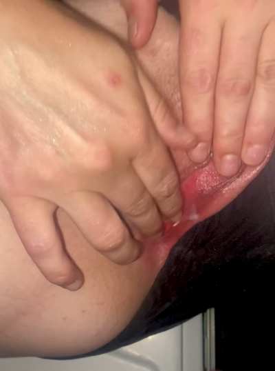 [OC][<wbr>MF]Fi<wbr>ngeri<wbr>ng dripping wet, pink, and shaved pussy outside in a residential neighborhood 