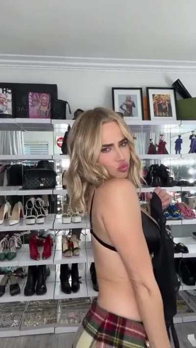 LANA Dancing w/ BLACK-