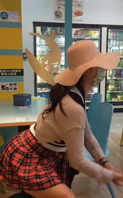 Jinnytty Squatting In A 7-11 While Wearing A Skirt 😊