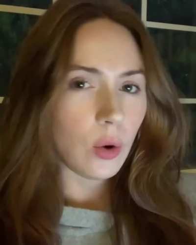 Between that voice and her face... 😍