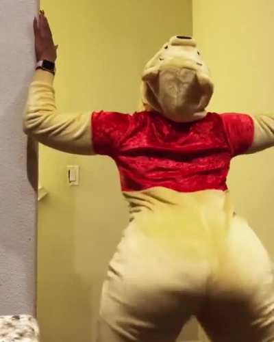 Her phat ass is crazy AND it’s NATURAL😬🍑🍑