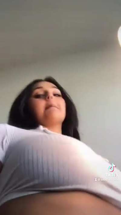 the underboob…😫