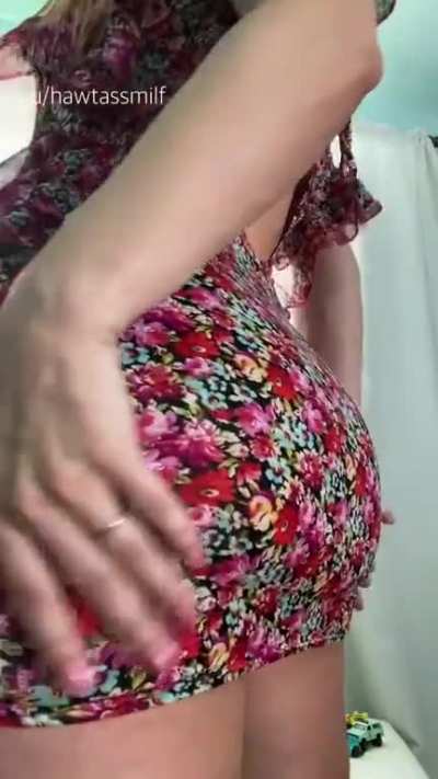 This naughty mom with phat booty is going back to school! Watch out boys ... and girls 😈
