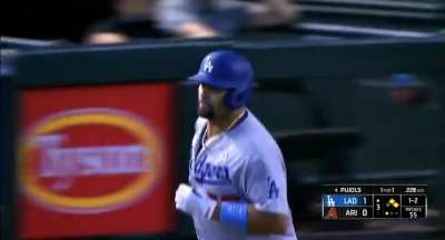 [Highlight] Pujols with #673. He now has more HRs on the season as a Dodger (6) than he does as an Angel (5).