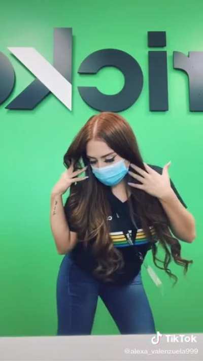 what do y’all think about this girl