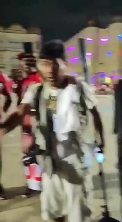 UÉ