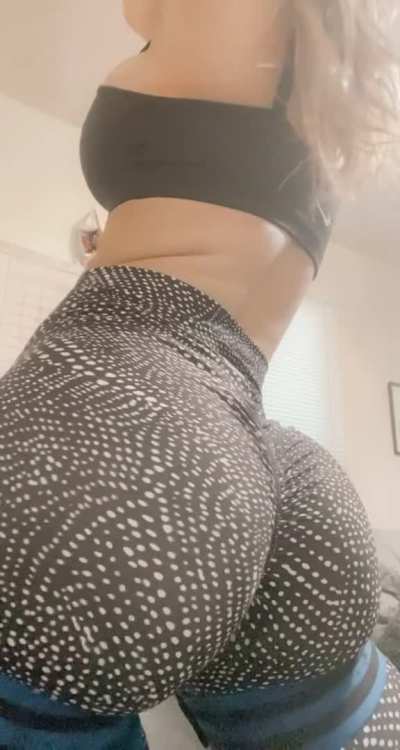 Post Gym Ass in Yoga Pants