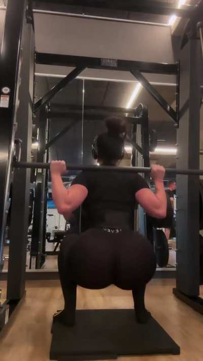 Gabriela Fatoric (@bul<wbr>kingq<wbr>ueen)