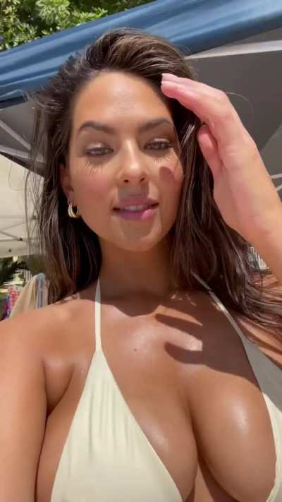 Swimsuit Hottie