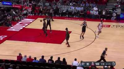 [Highlight] The Rockets hilariously orchestrate the play to allow KPJ to get his 10th rebound for the triple-double