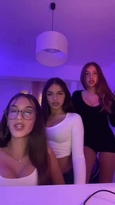 @hagiatriada.gr