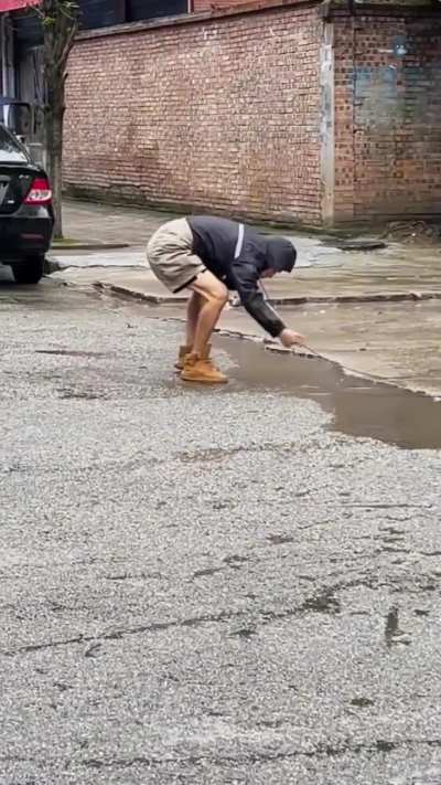 Different way to avoid stepping on water