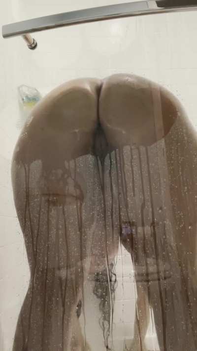 Are you ready for your shower papi? 🍑💦