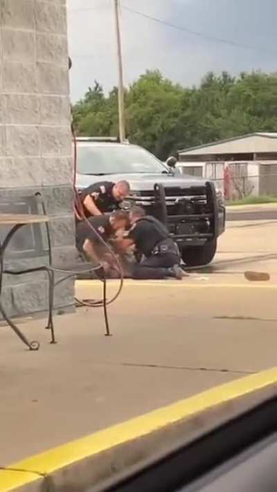 Police beat man in Mulberry, Arkansas