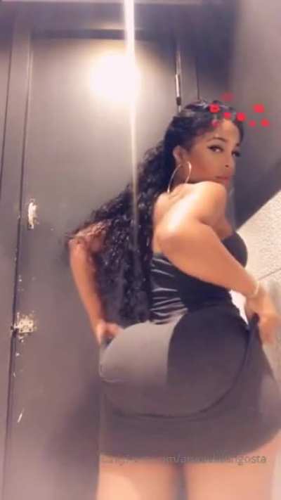 Thicc ass broad