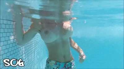 Boobs Underwater