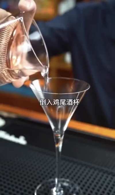 🔝 Cocktail Acrobatics