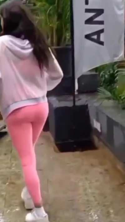 Janhvi Kapoor 🍑