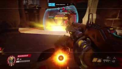 An old clip of a Doomfist punching into my charge
