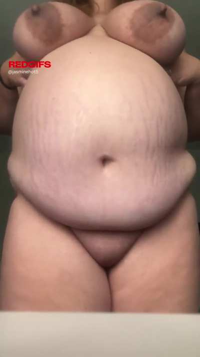 Big belly, stretchmarks.. natural and beautiful