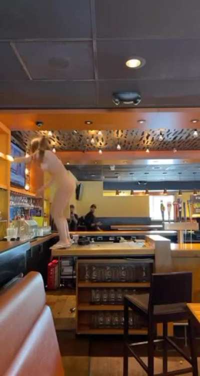 Naked Lady Destroys Outback Steakhouse