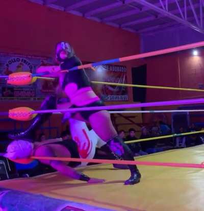 Emperatriz suffocates him