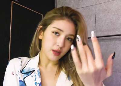 Jeon Somi has a Question