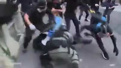 Police officer gets attacked by mob
