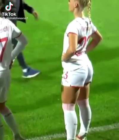 Soccer girls >>>>