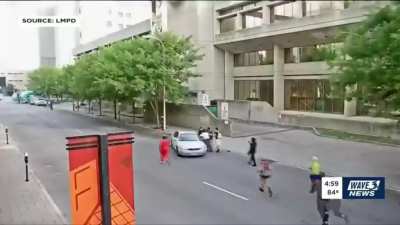 Protestors attacking driver get ran over - news context also in video