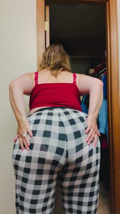 Smelling my ass is your life now 🤤 It’s the only important task you’ll ever need to focus on. 😈