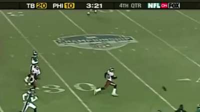 [Highlight] Ronde Barber picks off Donovan McNabb and takes it “coast to coast” for a pick-6 in the 2002 NFC Championship Game