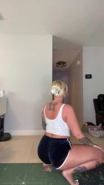 Bouncing That Big Thick Juicy Ass