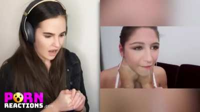 Her cute reaction 😍