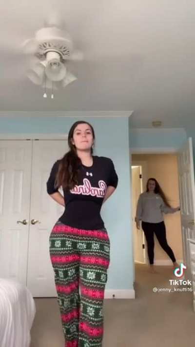 Doubt any girls hate her and even they do, why is that a flex?
