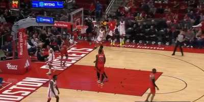 [Highlight] KJ Martin skywalks for the slam!