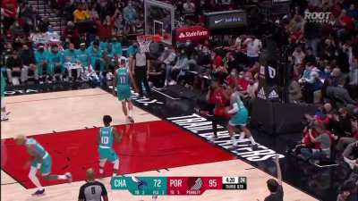 [Highlight] Dame goes right down the middle and slams it!