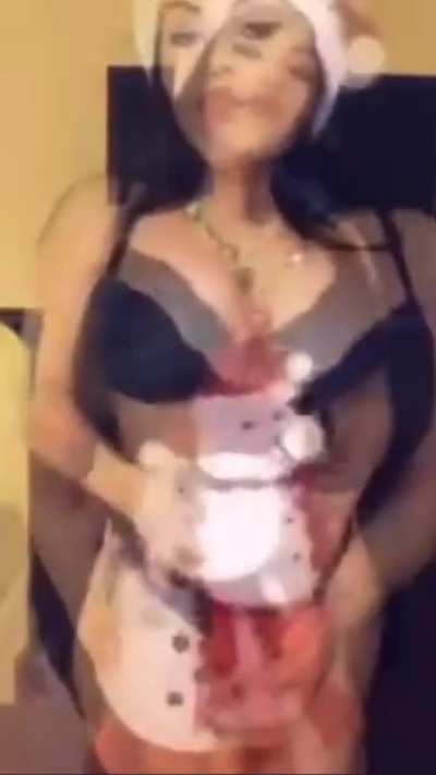 Tia Teasing 🍑